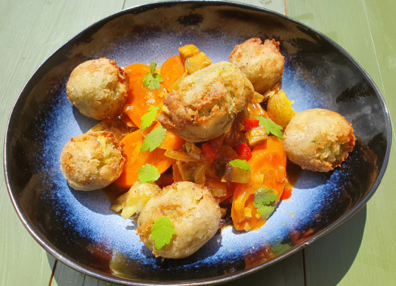 Vegetarische tajine met krokante falafel