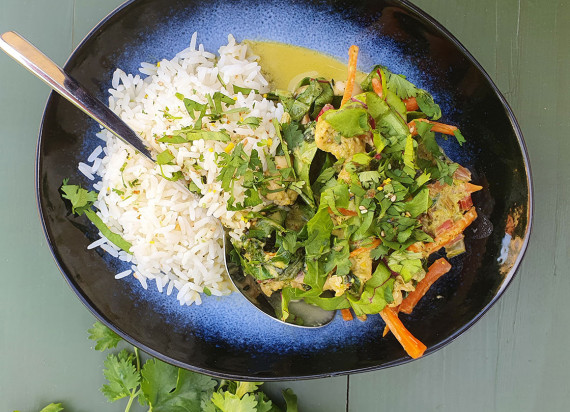 Thaise groene curry met kip, snijbiet en paksoi