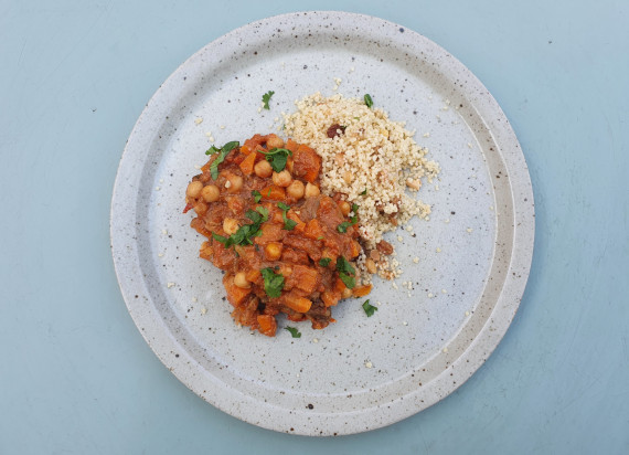 Indische curry met lamsvlees, kikkererwten en couscous